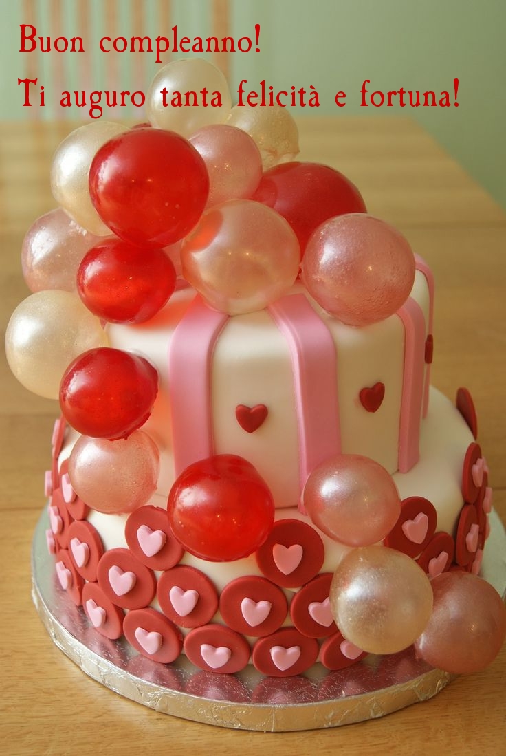 Buon compleanno! Ti auguro tanta felicità e fortuna!